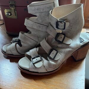 Freebird by Steven Quail boot- Gray/Taupe size 9